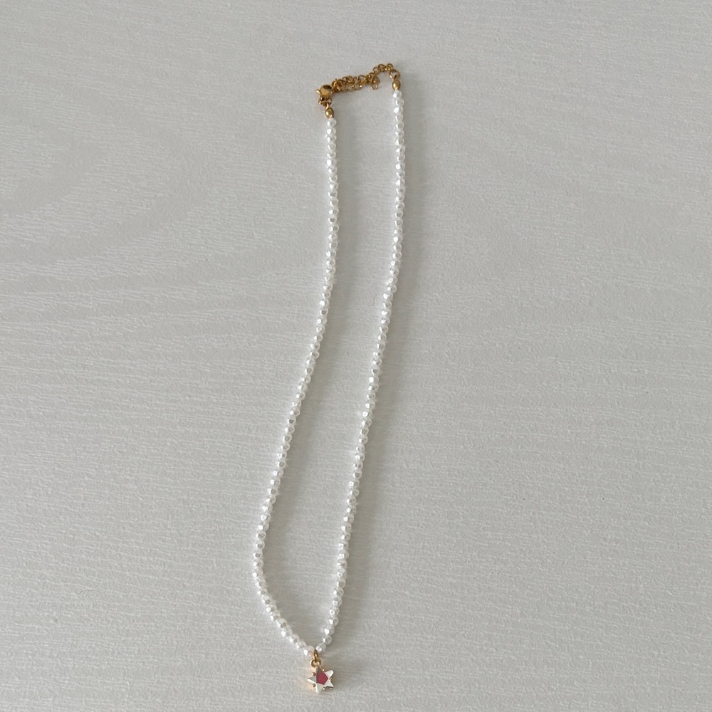Elegant Pearl Necklace with Gold Accents